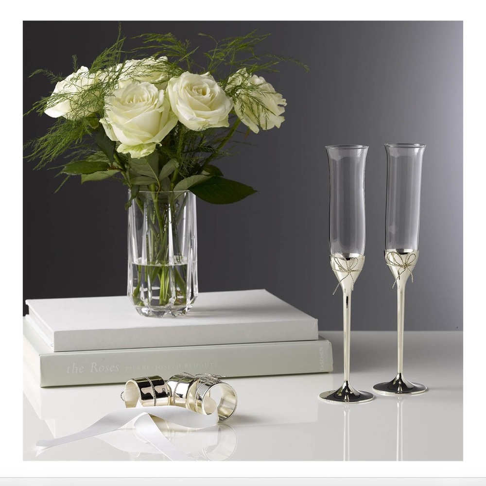 Vera Wang Love Knots Champagne Flutes